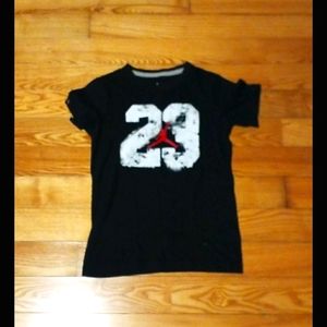 BOYS JORDAN TEE SIZE M